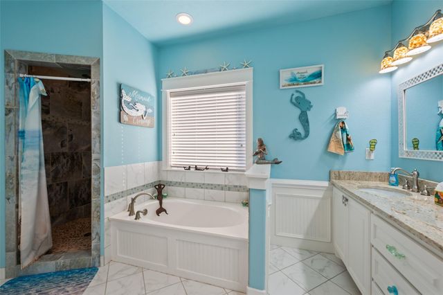 1977 Avenue I, Crystal Beach, TX 77650