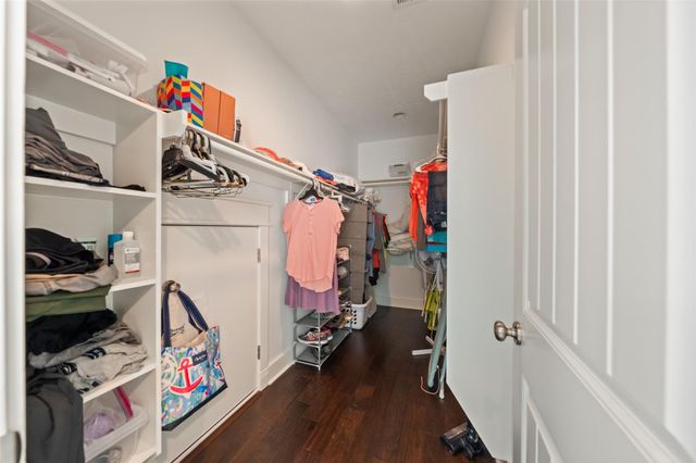 1977 Avenue I, Crystal Beach, TX 77650