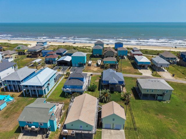 1977 Avenue I, Crystal Beach, TX 77650
