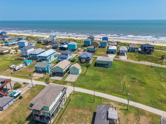 1977 Avenue I, Crystal Beach, TX 77650