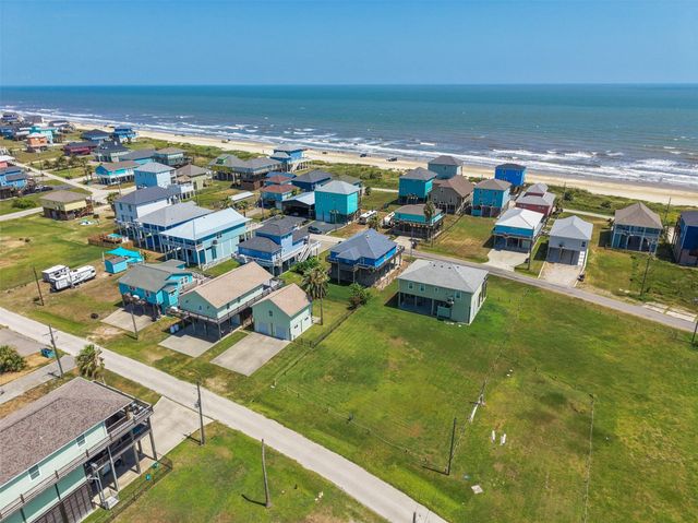 1977 Avenue I, Crystal Beach, TX 77650