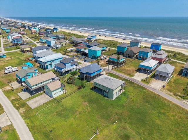 1977 Avenue I, Crystal Beach, TX 77650