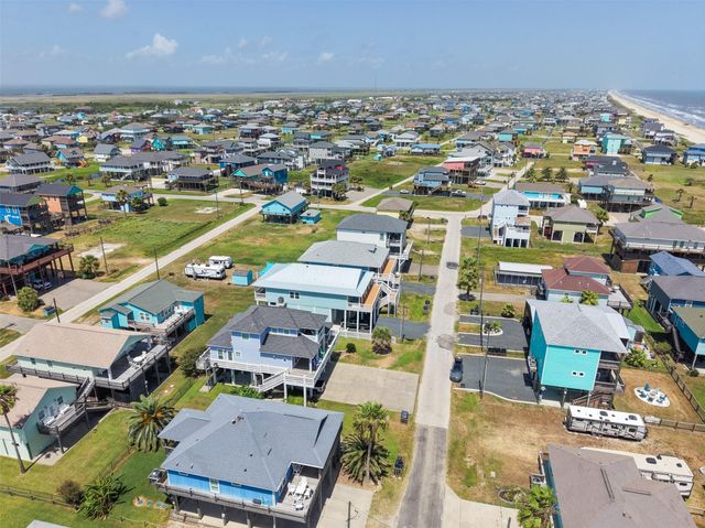 1977 Avenue I, Crystal Beach, TX 77650