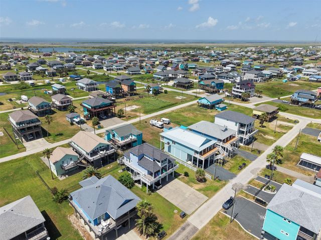 1977 Avenue I, Crystal Beach, TX 77650