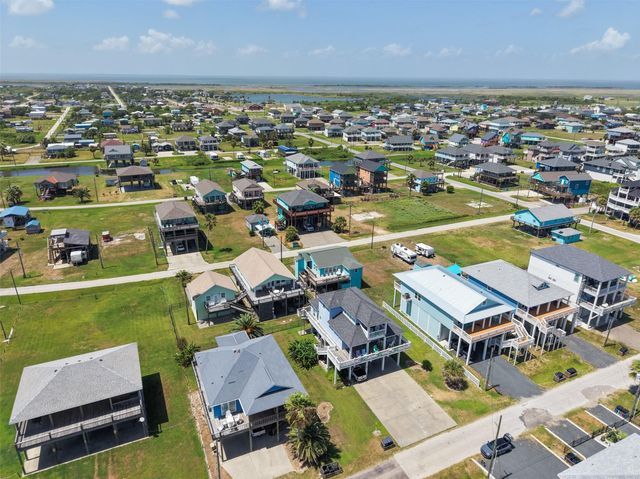 1977 Avenue I, Crystal Beach, TX 77650