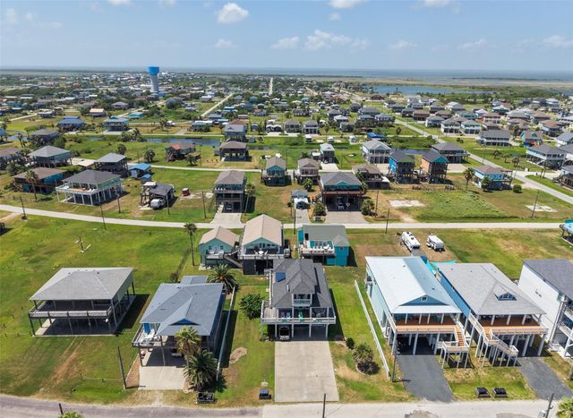 1977 Avenue I, Crystal Beach, TX 77650