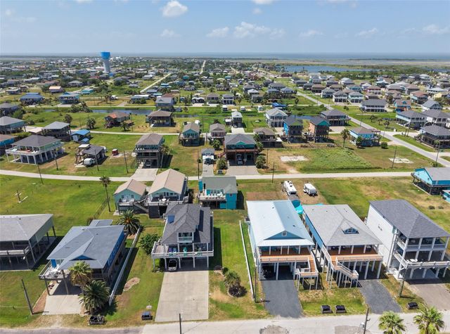 1977 Avenue I, Crystal Beach, TX 77650