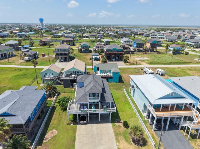 1977 Avenue I, Crystal Beach, TX 77650
