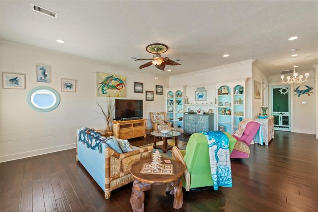 1977 Avenue I, Crystal Beach, TX 77650