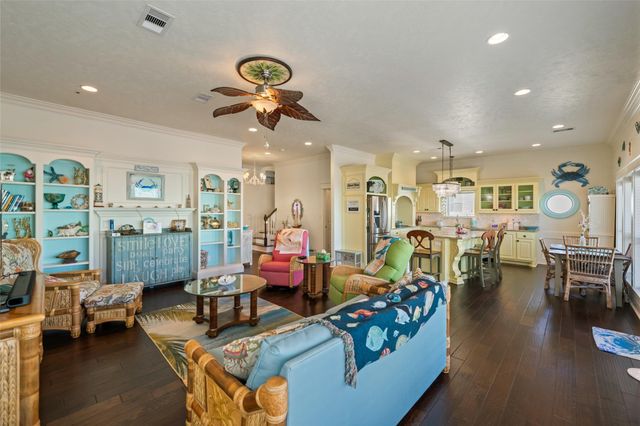 1977 Avenue I, Crystal Beach, TX 77650
