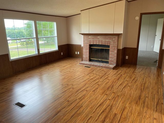 808 W Fleming Farm Dr, Inman, SC 29349
