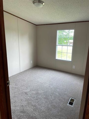 808 W Fleming Farm Dr, Inman, SC 29349