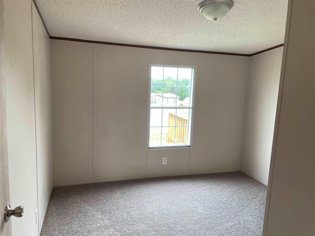 808 W Fleming Farm Dr, Inman, SC 29349