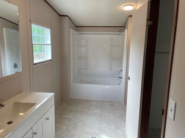 808 W Fleming Farm Dr, Inman, SC 29349