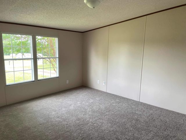 808 W Fleming Farm Dr, Inman, SC 29349