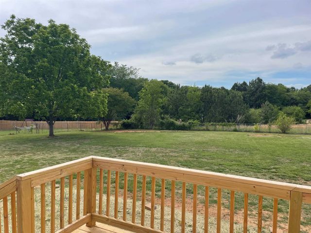 808 W Fleming Farm Dr, Inman, SC 29349
