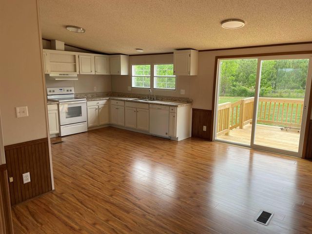 808 W Fleming Farm Dr, Inman, SC 29349