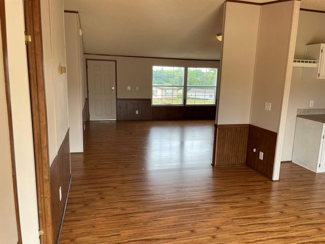 808 W Fleming Farm Dr, Inman, SC 29349