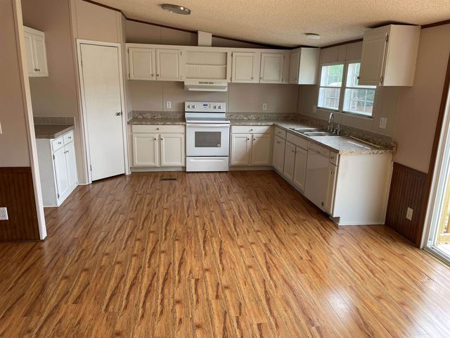 808 W Fleming Farm Dr, Inman, SC 29349