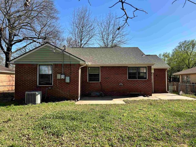 1208 Ann, Winfield, KS 67156