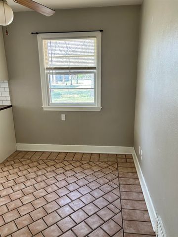 1208 Ann, Winfield, KS 67156