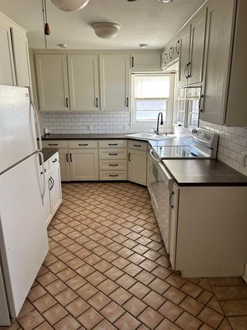 1208 Ann, Winfield, KS 67156