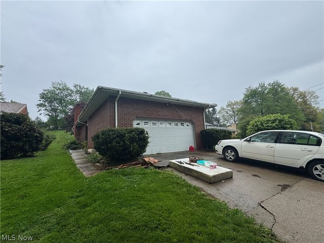 5606 Chandler Avenue NW, North Canton, OH 44720