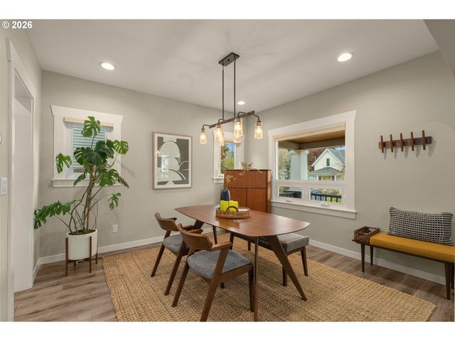 3645 Se CENTER St, Portland, OR 97202