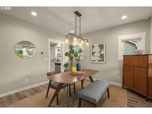 3645 Se CENTER St, Portland, OR 97202