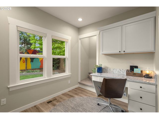 3645 Se CENTER St, Portland, OR 97202