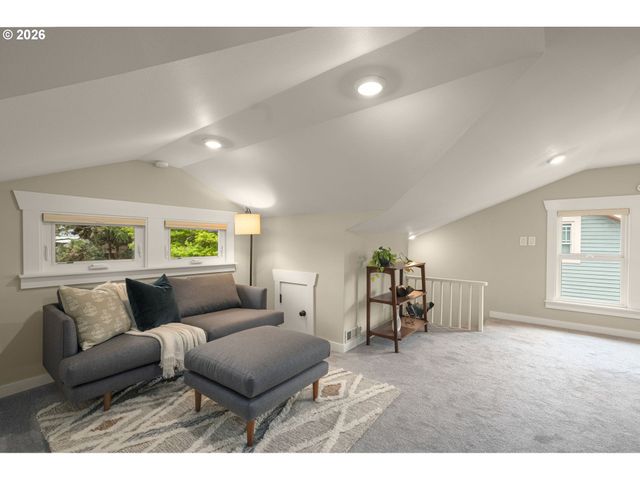 3645 Se CENTER St, Portland, OR 97202