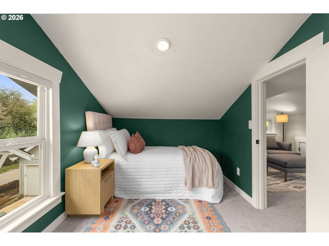 3645 Se CENTER St, Portland, OR 97202