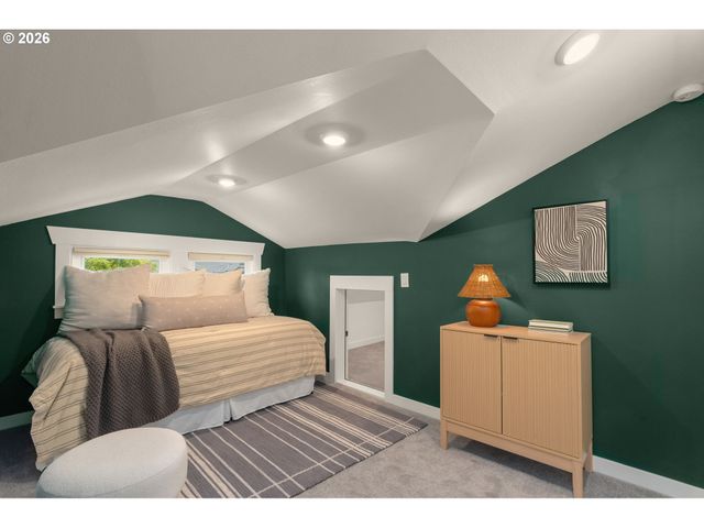 3645 Se CENTER St, Portland, OR 97202