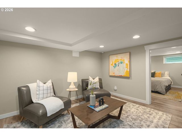 3645 Se CENTER St, Portland, OR 97202