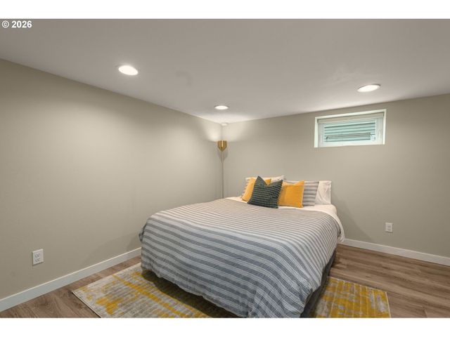 3645 Se CENTER St, Portland, OR 97202