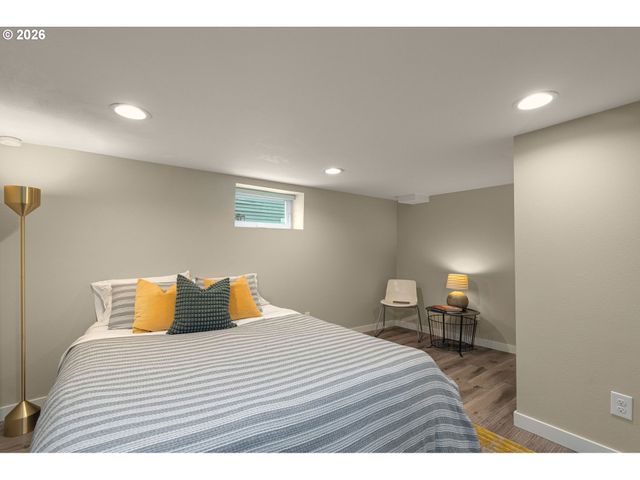 3645 Se CENTER St, Portland, OR 97202