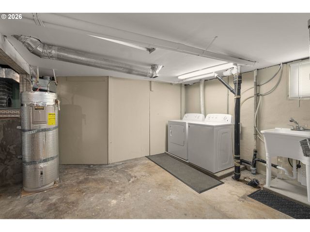 3645 Se CENTER St, Portland, OR 97202