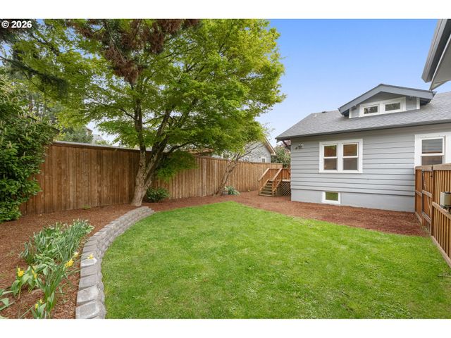 3645 Se CENTER St, Portland, OR 97202