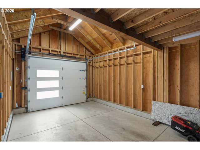 3645 Se CENTER St, Portland, OR 97202