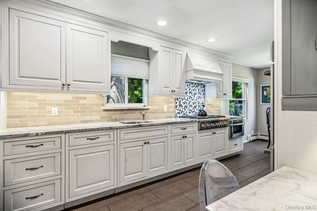 15 Joyce Court, Woodbury, NY 11797