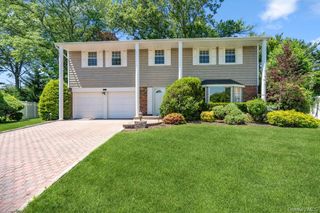 15 Joyce Court, Woodbury, NY 11797
