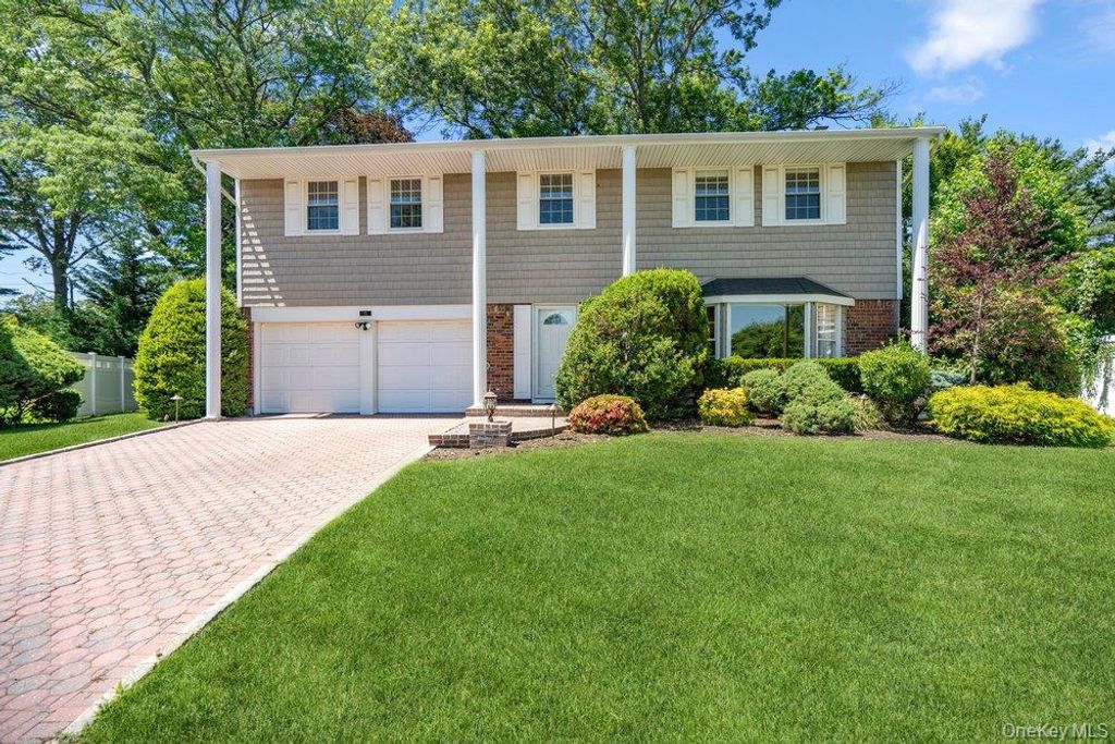 15 Joyce Court, Woodbury, NY 11797