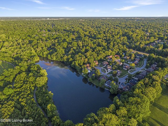 1719 Southlake Dr, Louisville, KY 40223