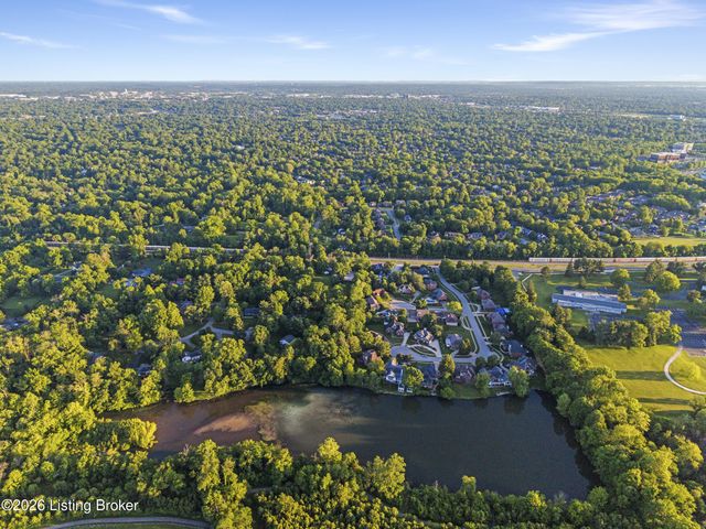 1719 Southlake Dr, Louisville, KY 40223