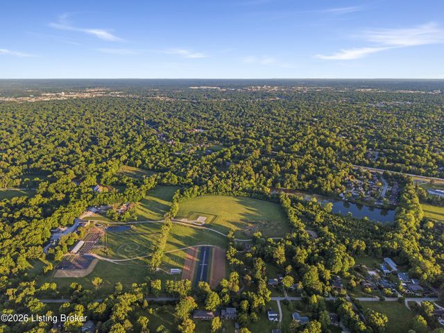 1719 Southlake Dr, Louisville, KY 40223