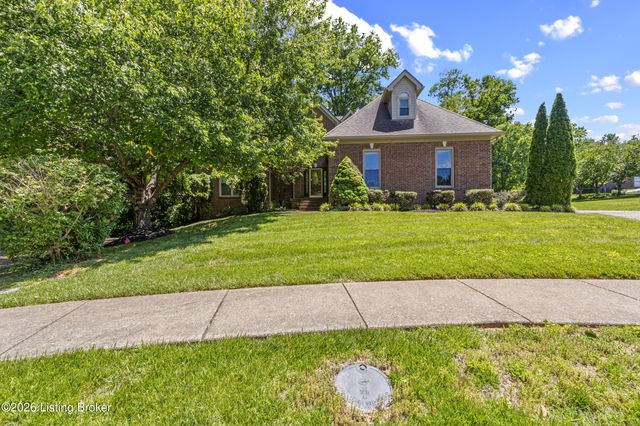1719 Southlake Dr, Louisville, KY 40223