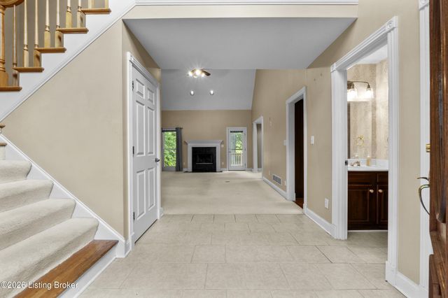 1719 Southlake Dr, Louisville, KY 40223