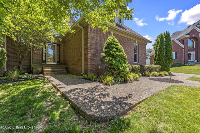 1719 Southlake Dr, Louisville, KY 40223