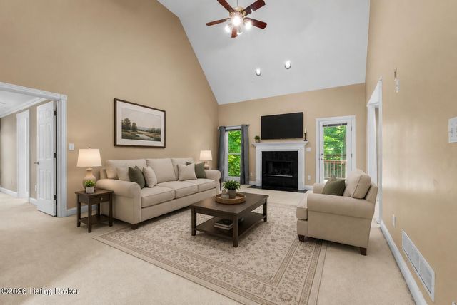 1719 Southlake Dr, Louisville, KY 40223