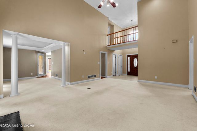1719 Southlake Dr, Louisville, KY 40223